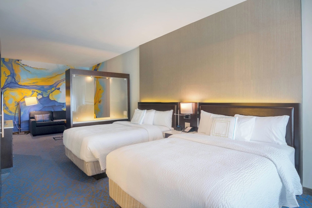 suite, multiple beds