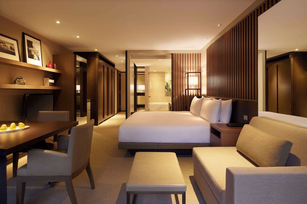 CITY, KING BED, HARBOUR VIEW