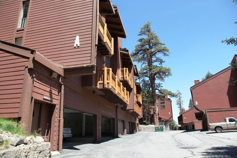 Mammoth Ski &amp; Racquet Club 5/50