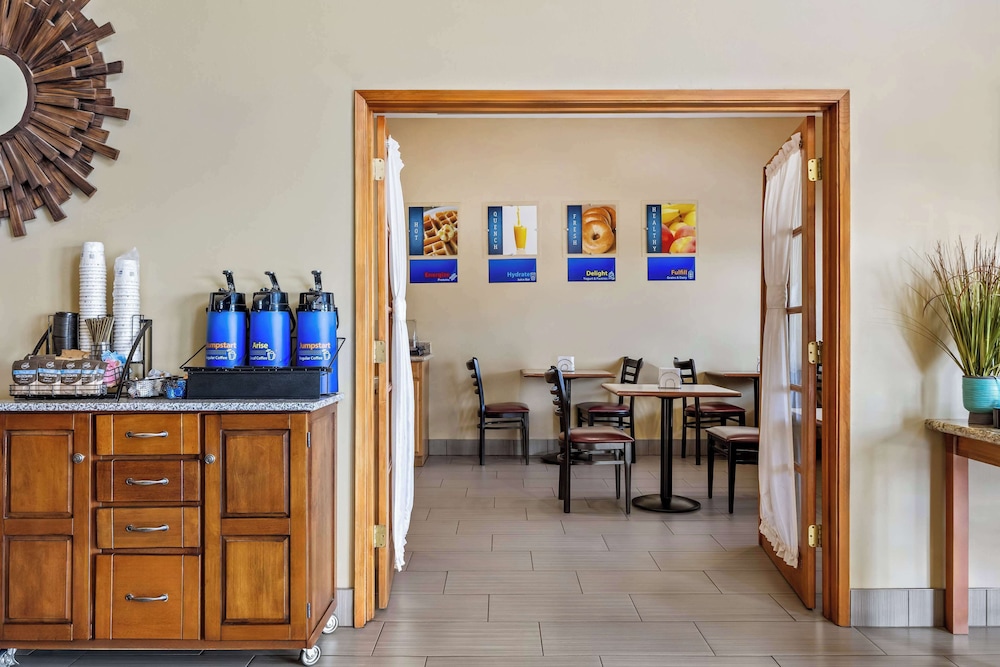 Lobby at Best Western Liberty Inn, DELANO - CA