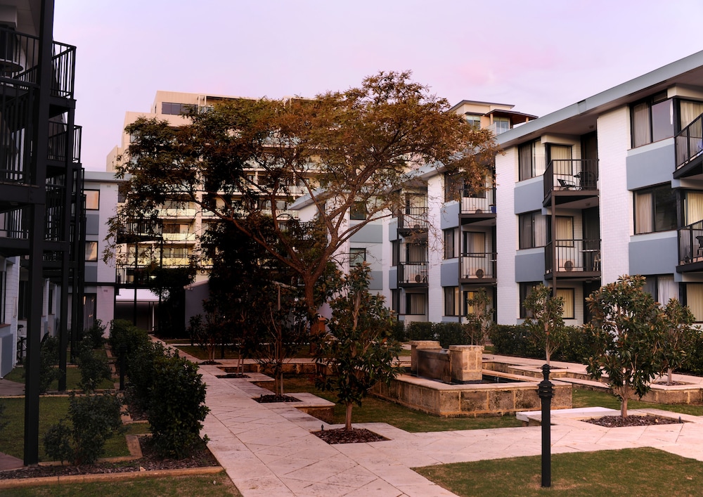 Lodestar Waterside Apartments 6/44