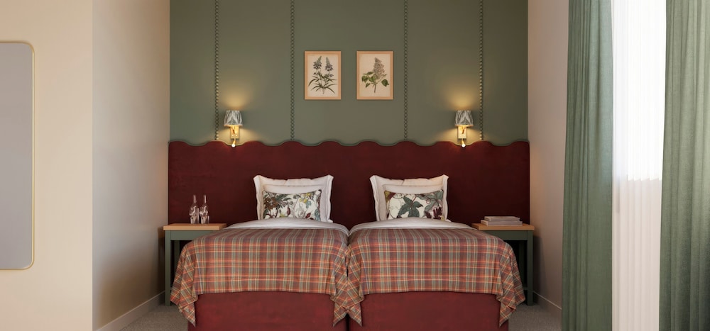 CLUB HOUSE HOTEL 10/54