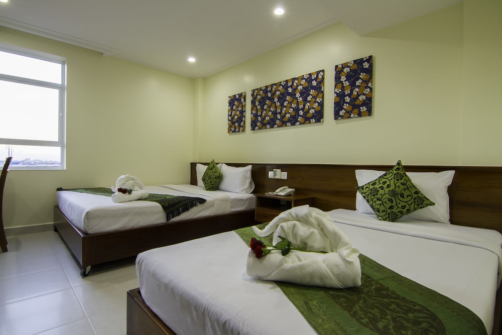 Rose Emerald Hotel 24/63