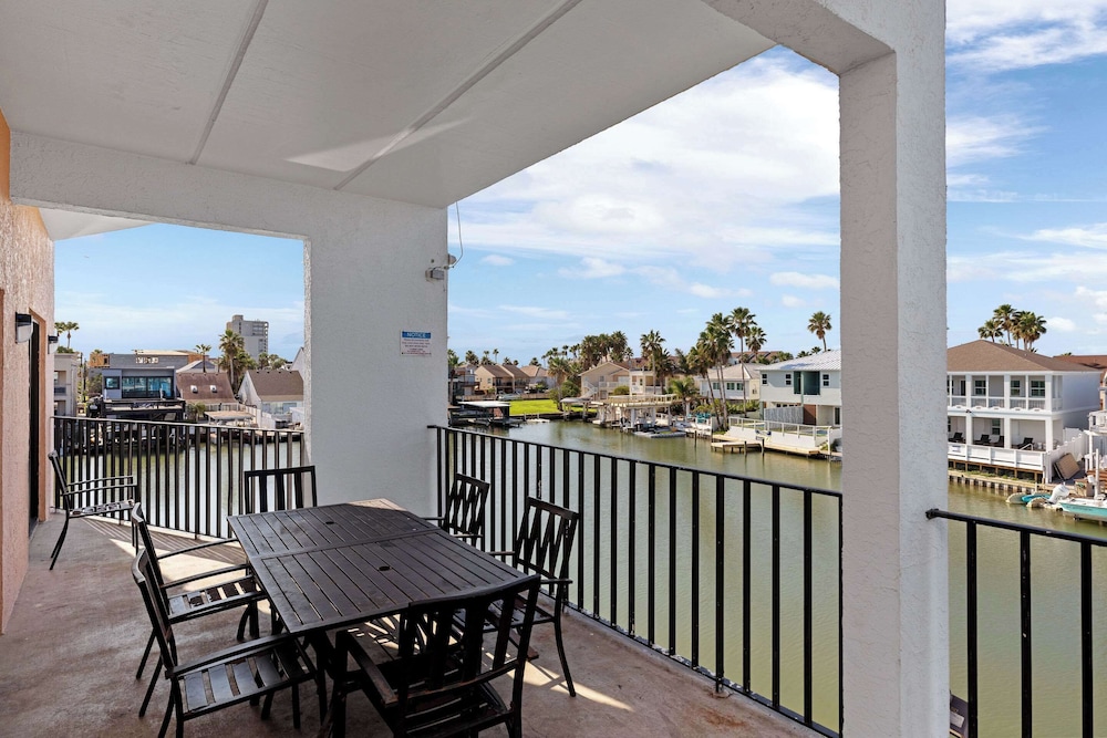 WindWater Hotel & Marina 51/66