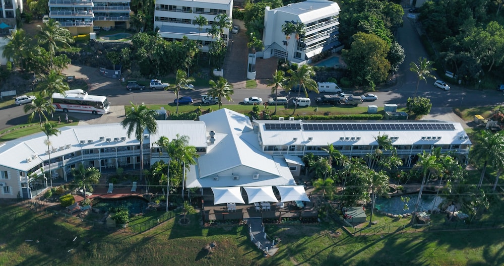 Colonial Palms Motor Inn 33/67