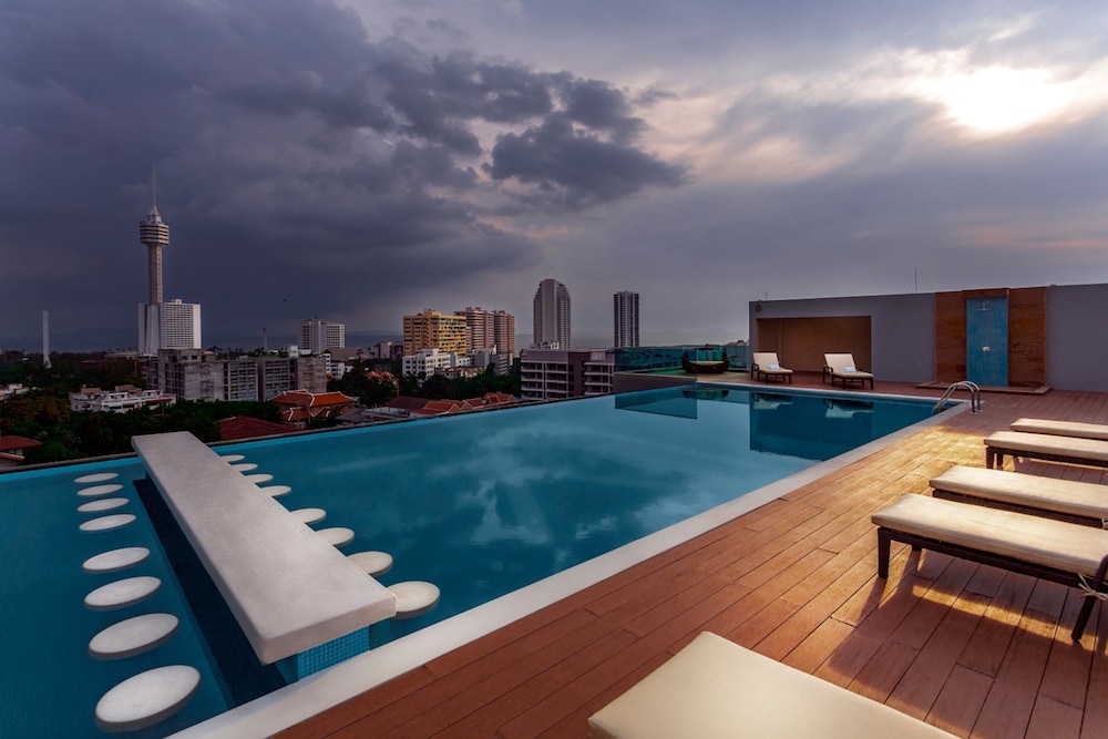 Unique Regency Hotel Pattaya 52/59