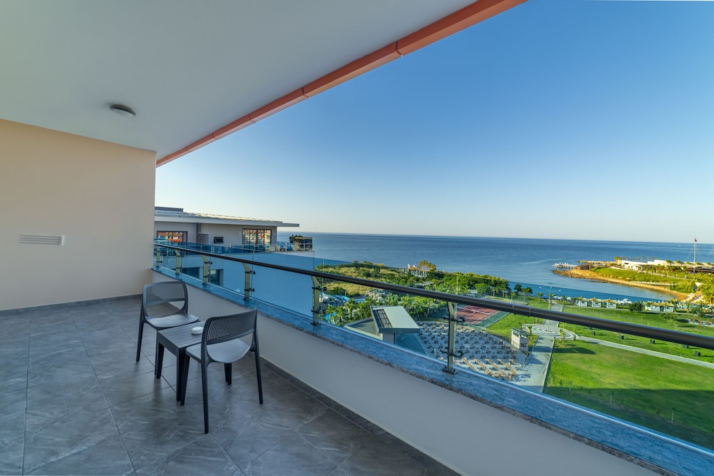 Lonicera Premium Hotel 41/42