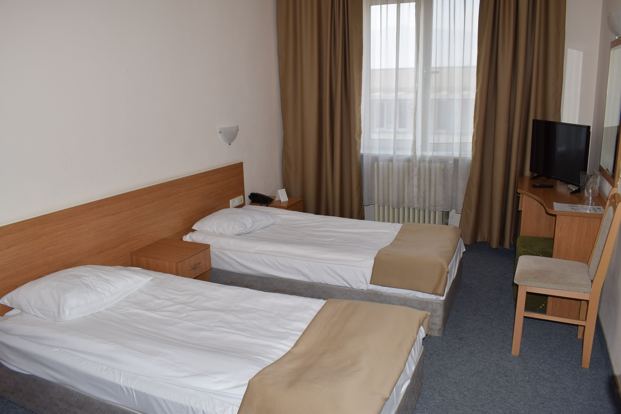 ROOM, TWIN BEDS