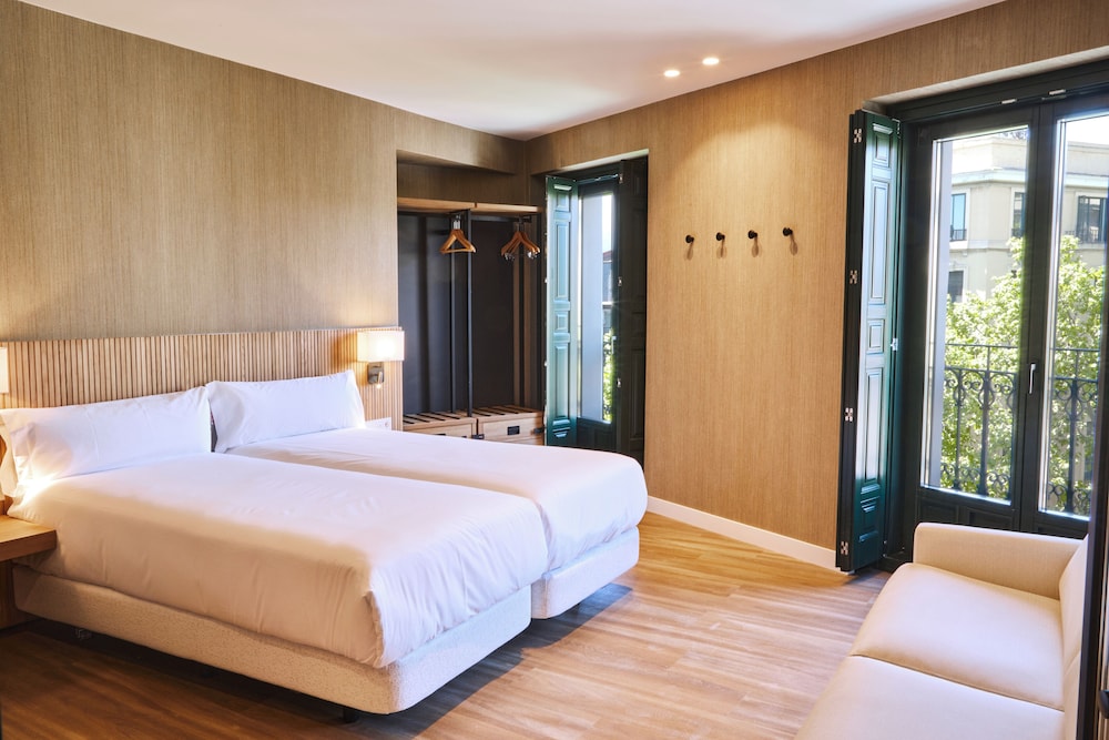 DELUXE, TWIN BEDS