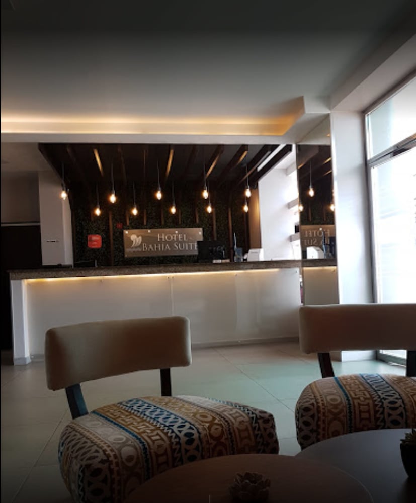 Bahia Suites 4/50