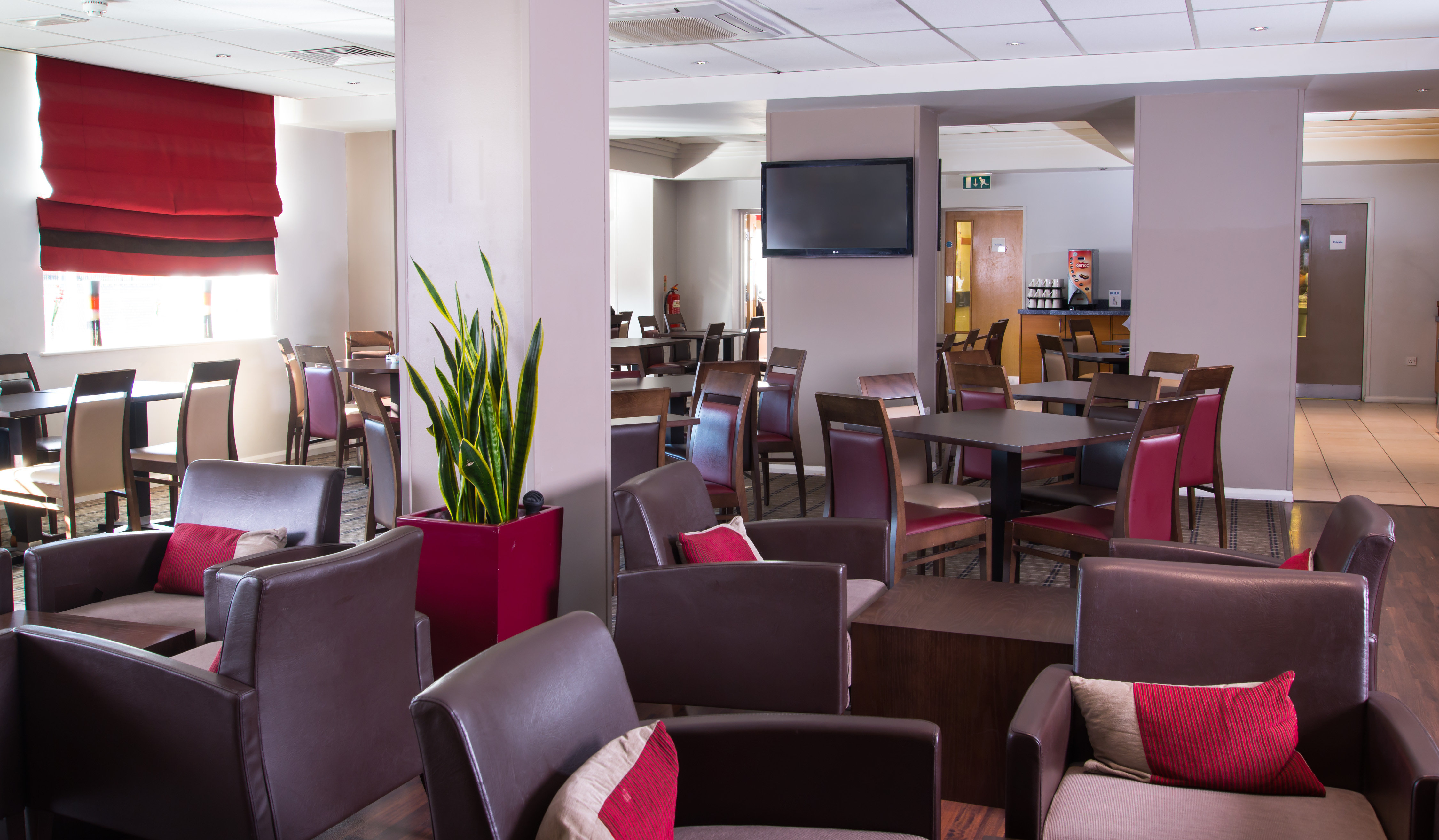 EXPRESS BY HOLIDAY INN CHINGFORD 12/26