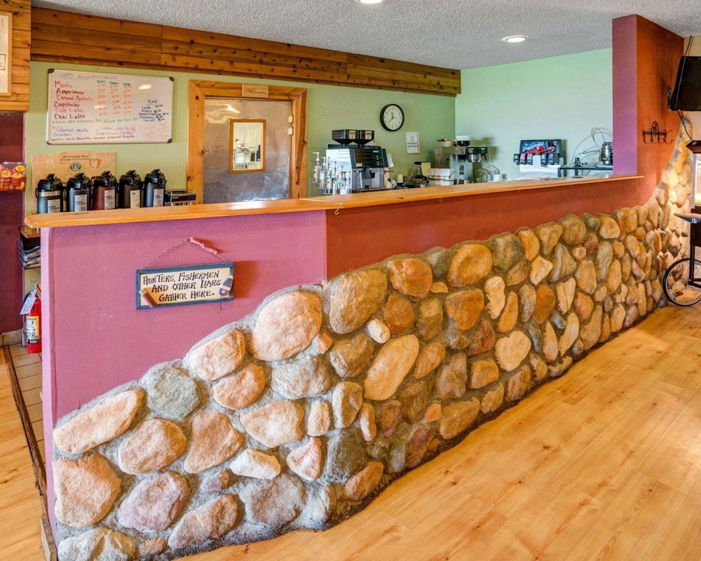 Quality Inn Ashland Lake Superior 38/49