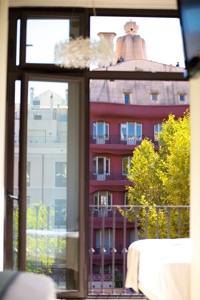 HOTEL NEXT TO 3/66