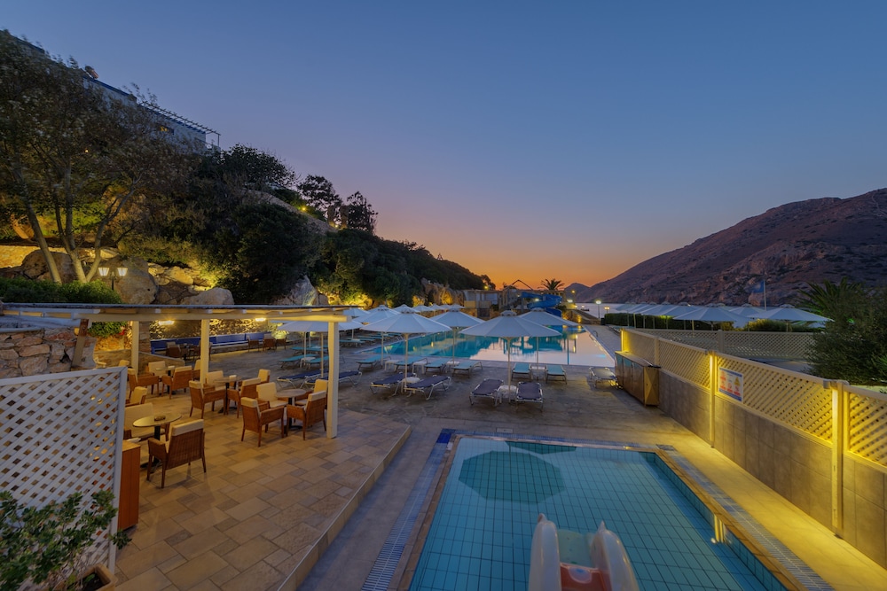 Dolphin Bay Seaside Resort & Suites 41/74
