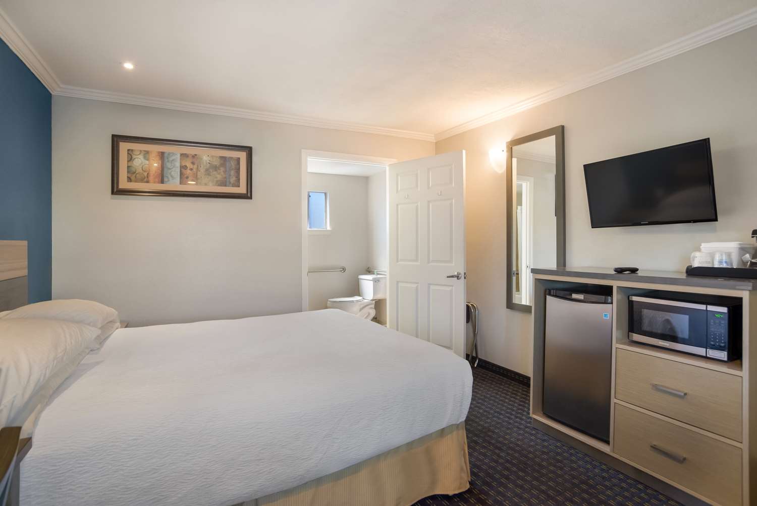 Room, Queen Bed, Accessible