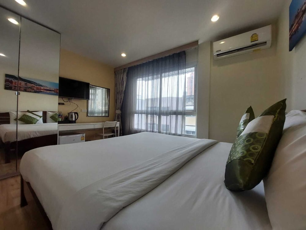 V Check Inn Sukhumvit 22 11/54