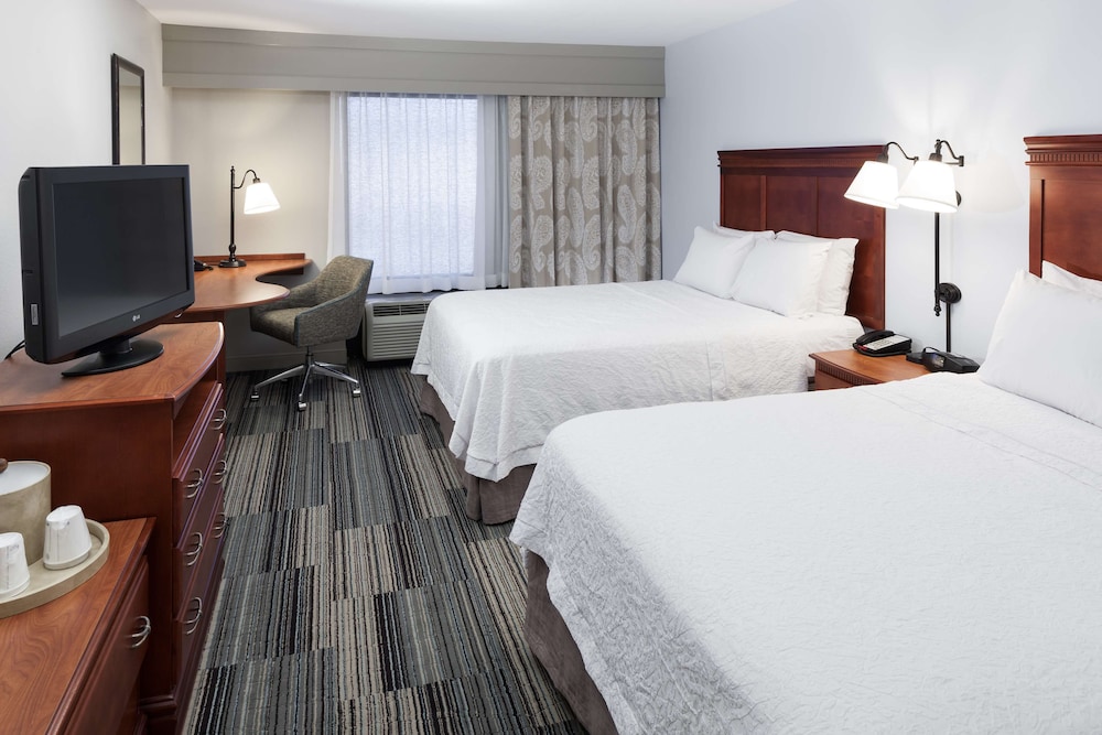 Hampton Inn Suites Cedar Rapids North 18/40