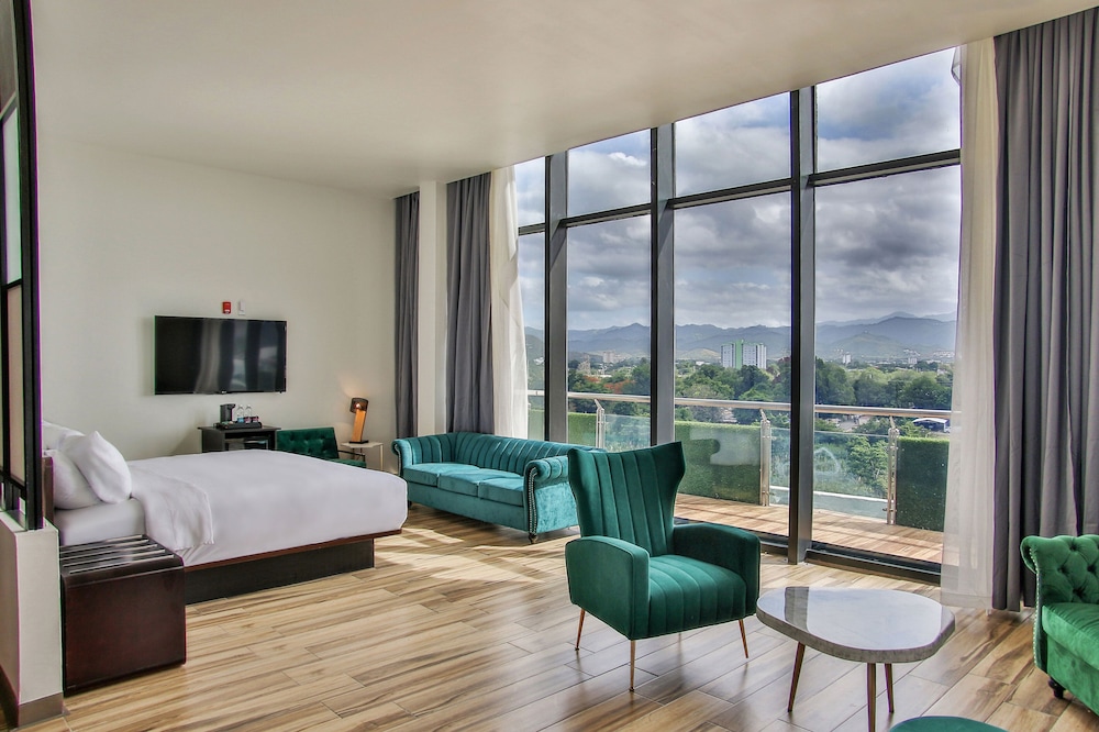 Aloft Ponce 36/50