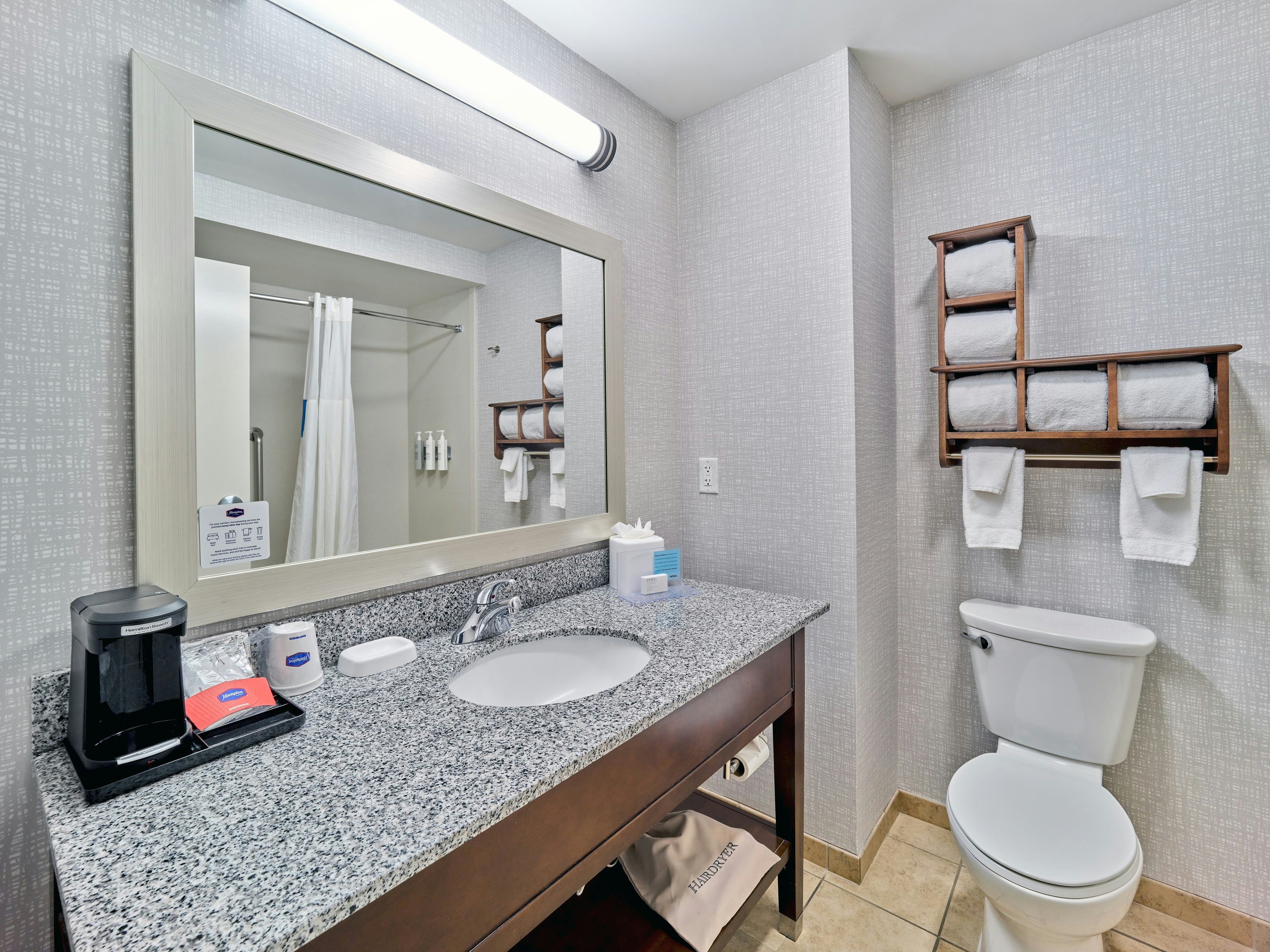 غرفة بسرير كينج لذوي الإعاقة، HAMPTON INN OMAHA MIDTOWN-AKSARBEN AREA 7/8