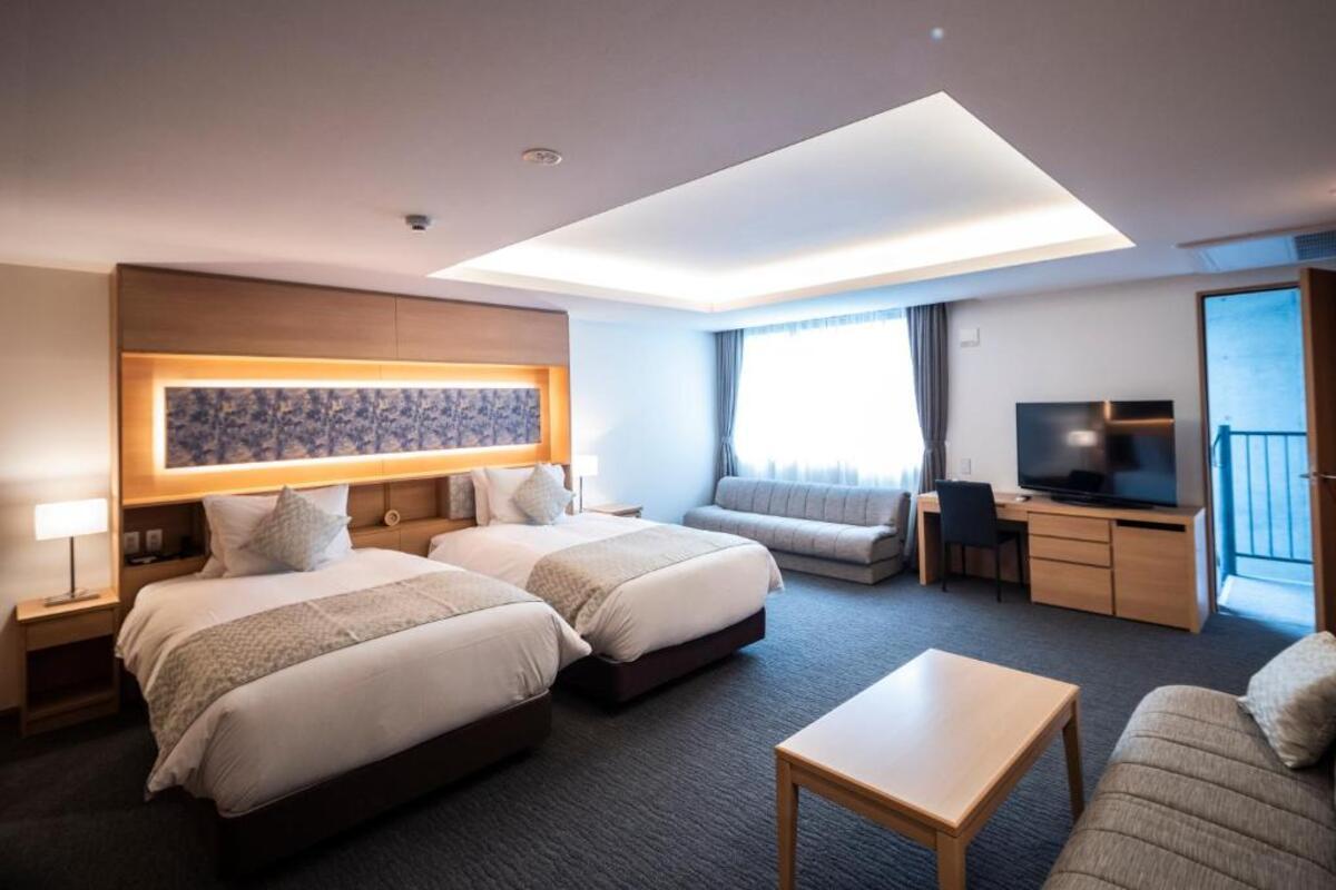 Maisonette, Twin Beds