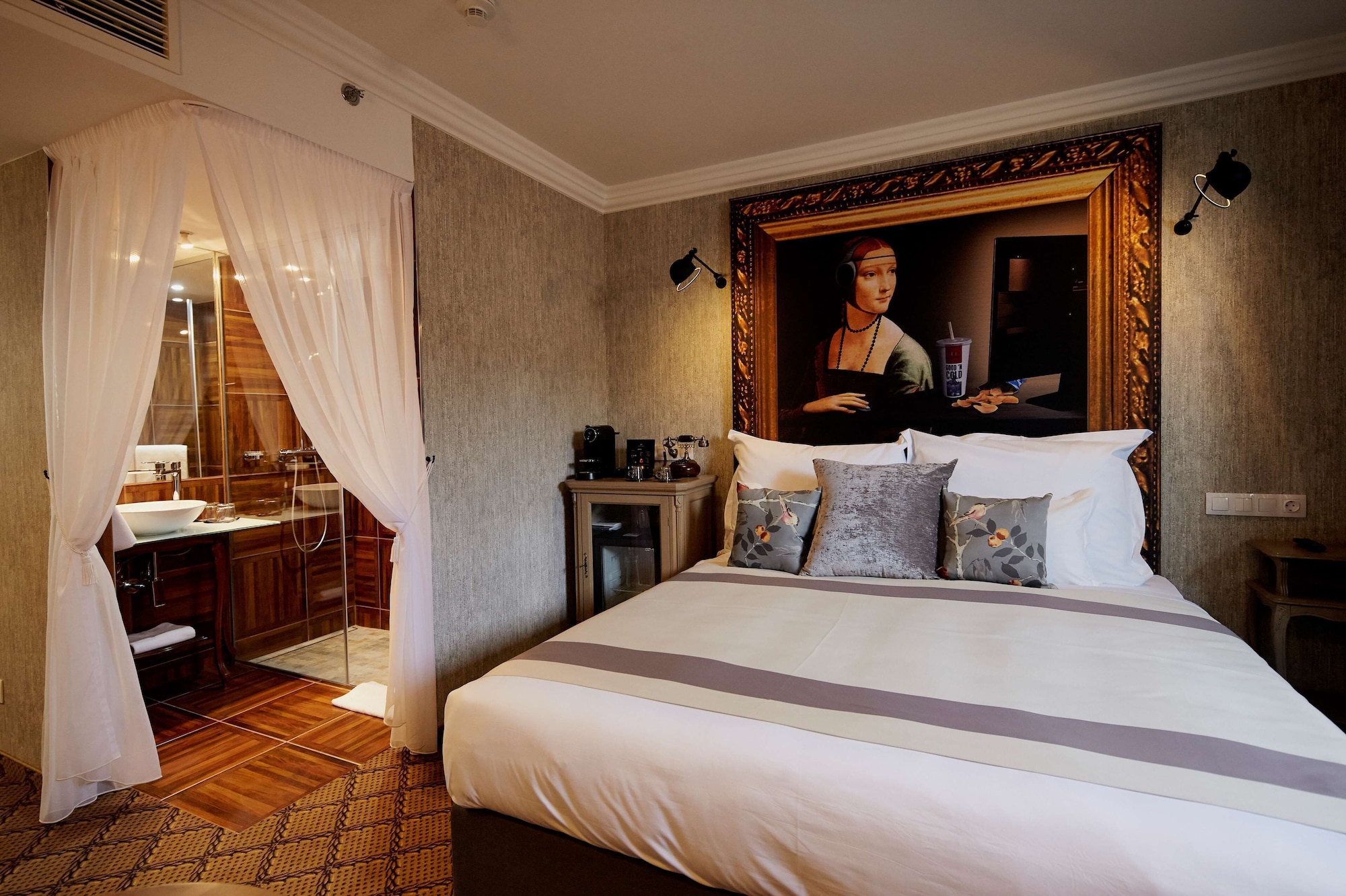 SUPERIOR, KING BED