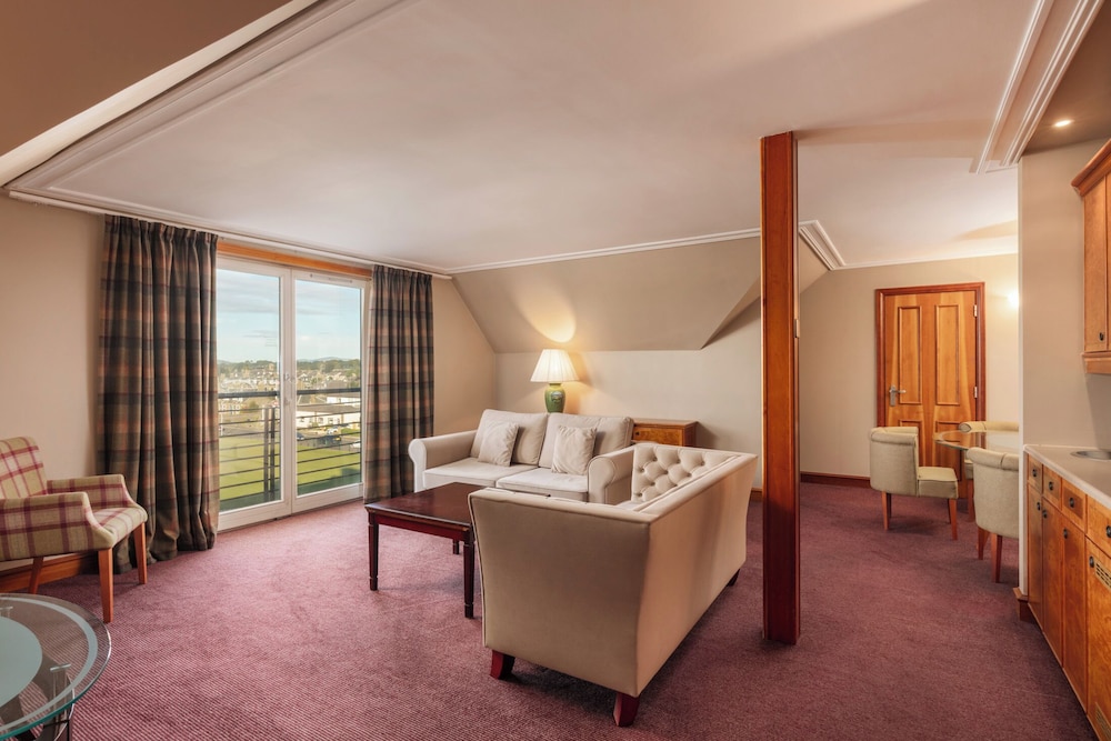 Executive, Suite, King Bed, Golf Course View, Sofa