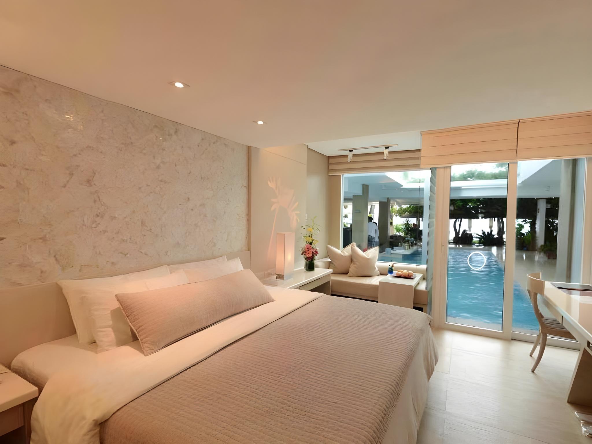 Deluxe Pool Access