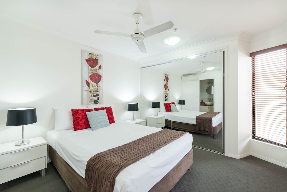 Jack Newell Holiday Apartments 15/74