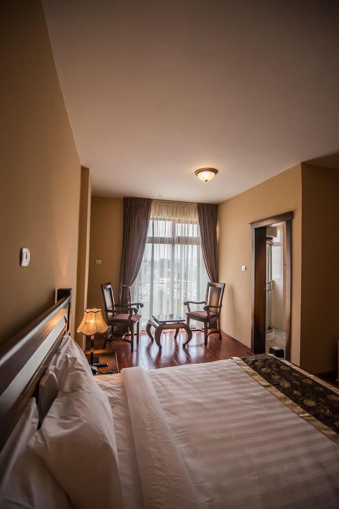 Wudasie Castle Hotel 11/28