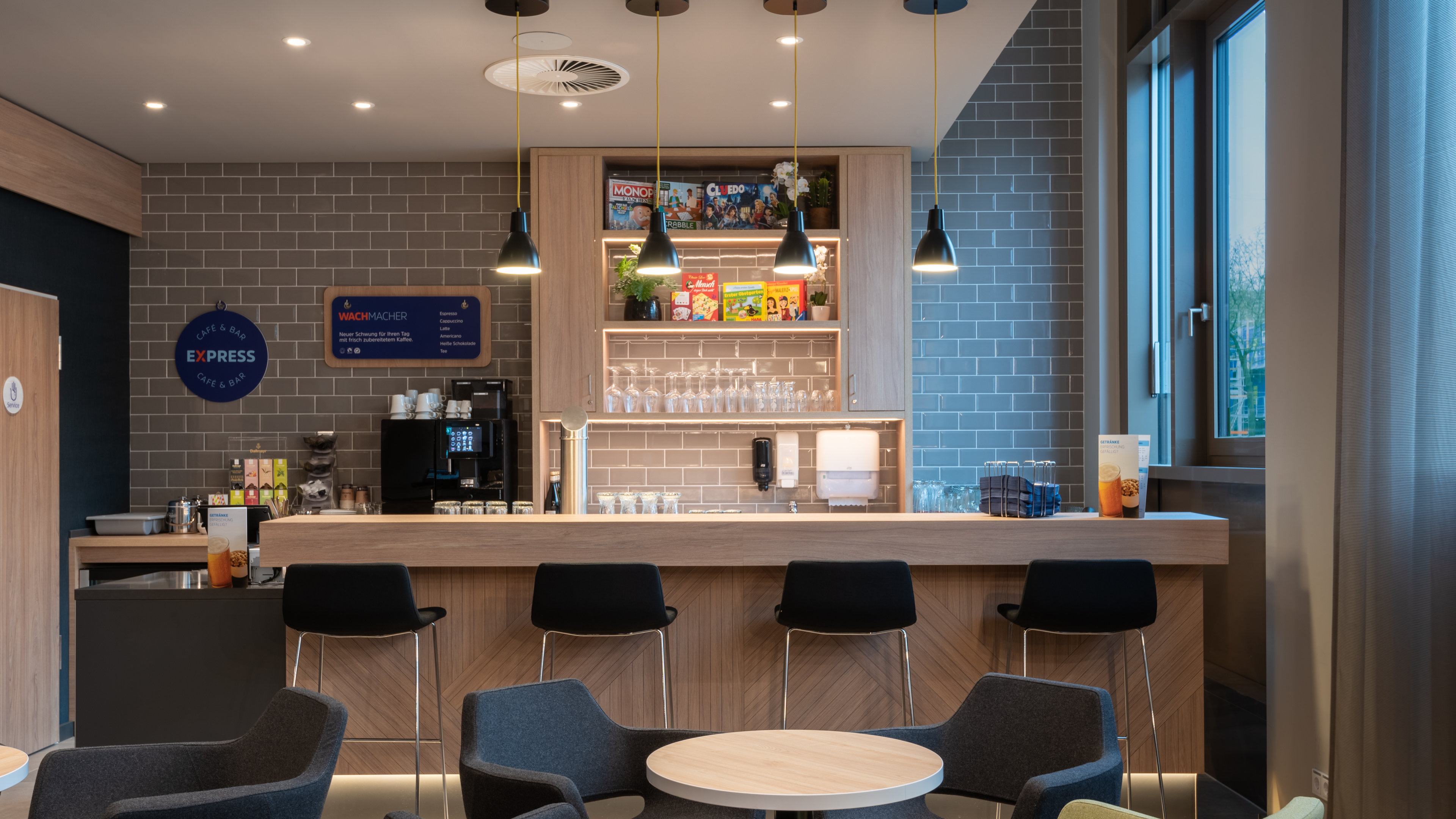 HOLIDAY INN EXPRESS AND SUITES POTSDAM 40/58