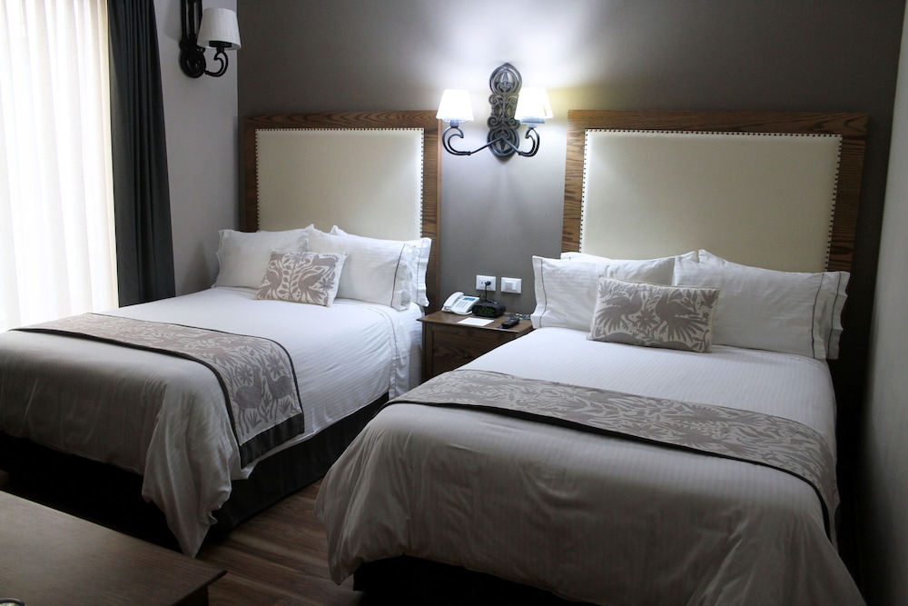 Standard, 2 Double Beds, Historico Central 4/4