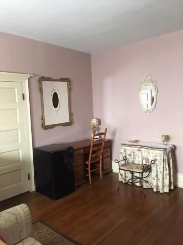 Victorian Charm Inn 7/47