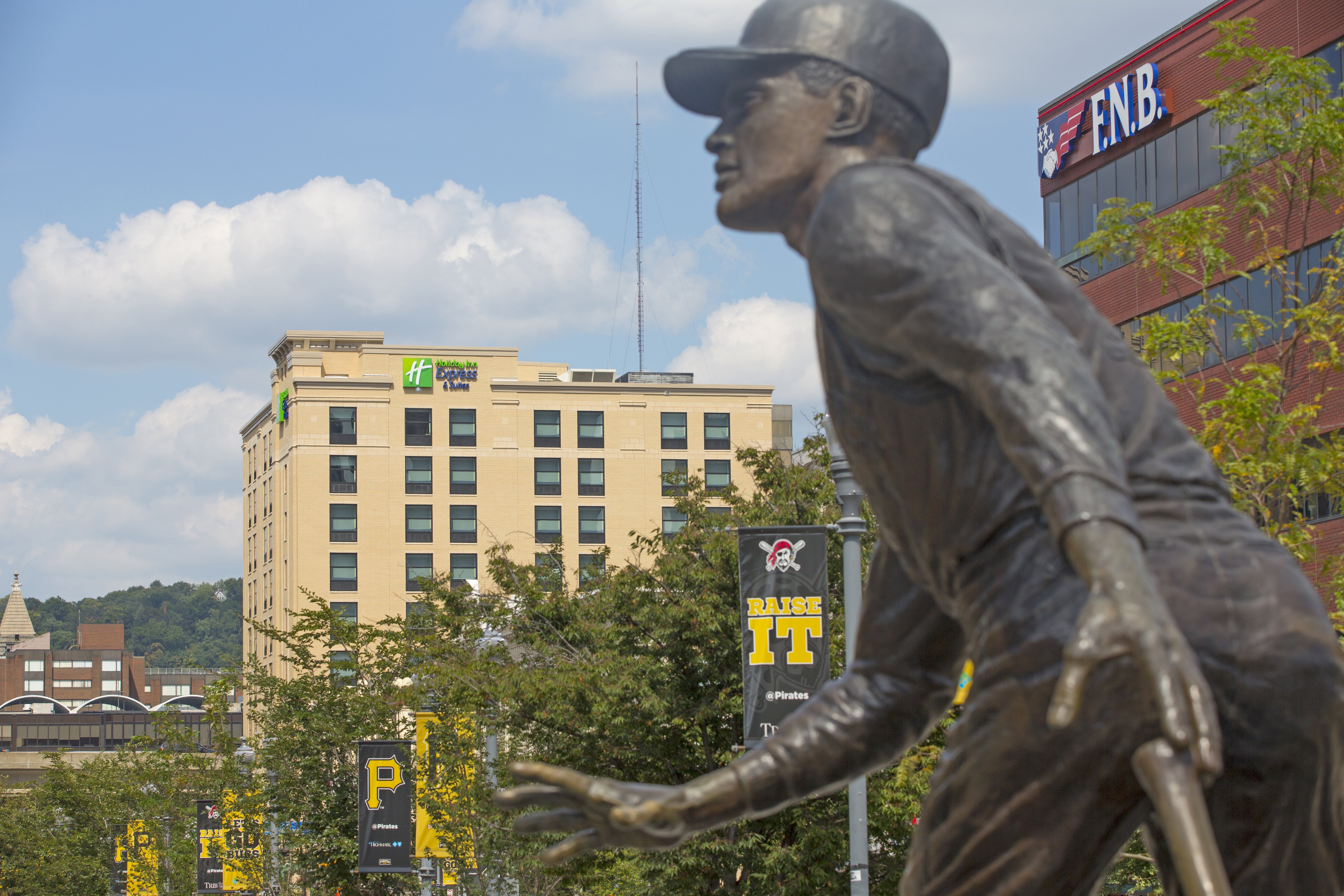 Holiday Inn Express Suites Pittsburgh North Shore in PITTSBURGH - PA