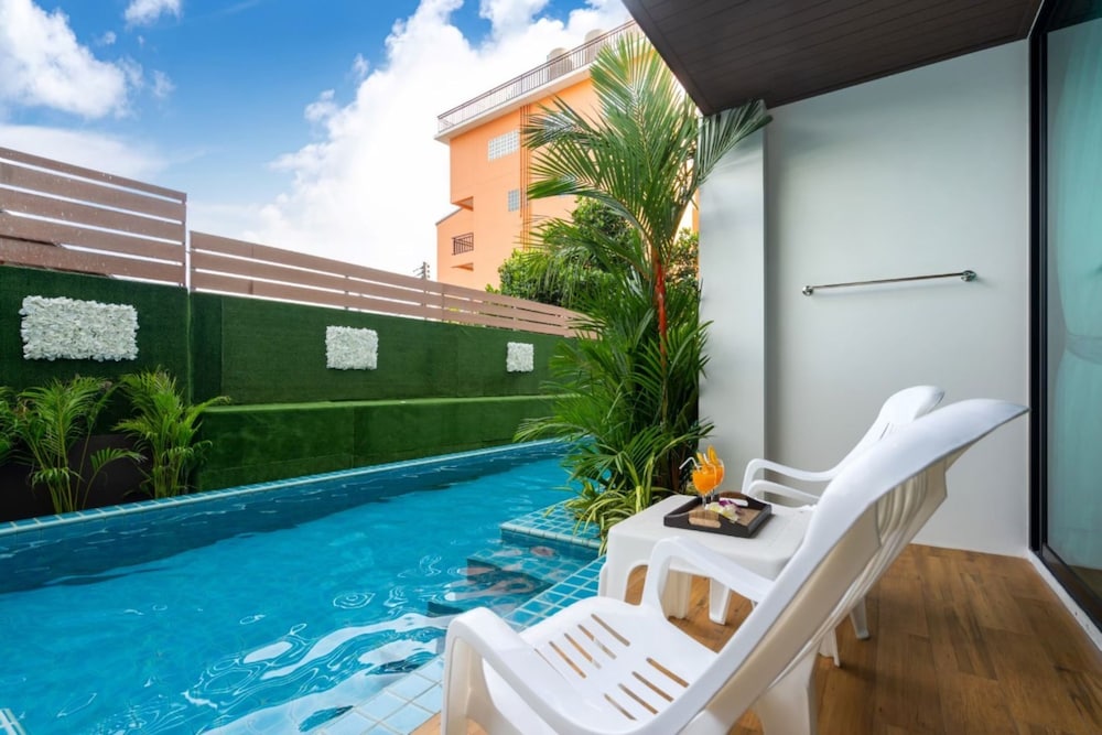 The Thames Pool Access Resort 23/50