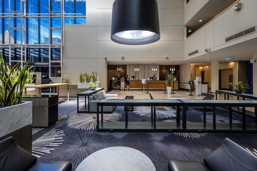 Crowne Plaza Canberra 7/81