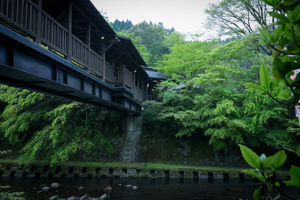 Yamabiko Ryokan 50/50