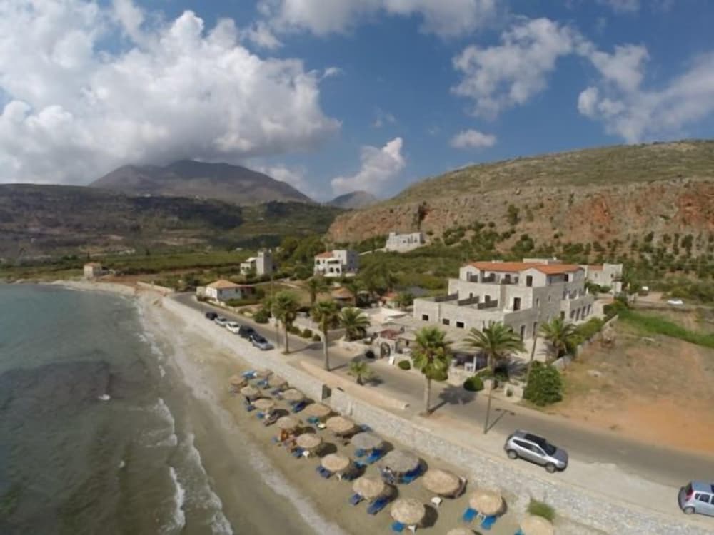 ITILO TRADITIONAL HOTEL 56/68