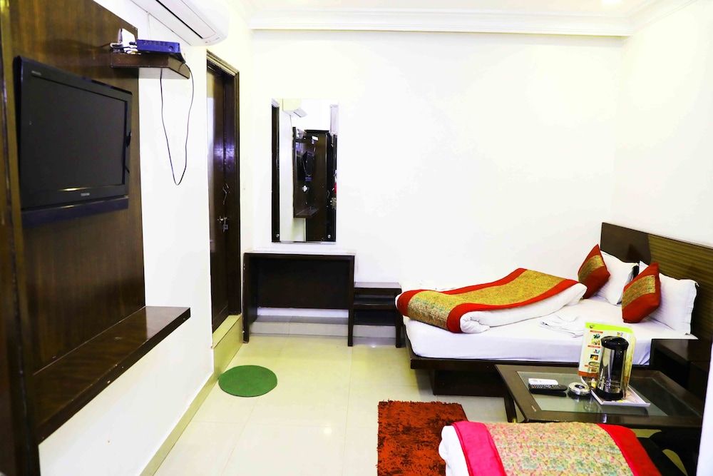 Hotel Kumar Palace 32/34