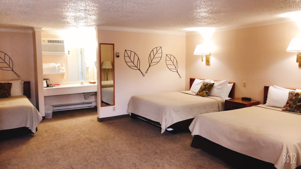 Covered Wagon Motel (ex Rodeway Inn Lusk) 15/50