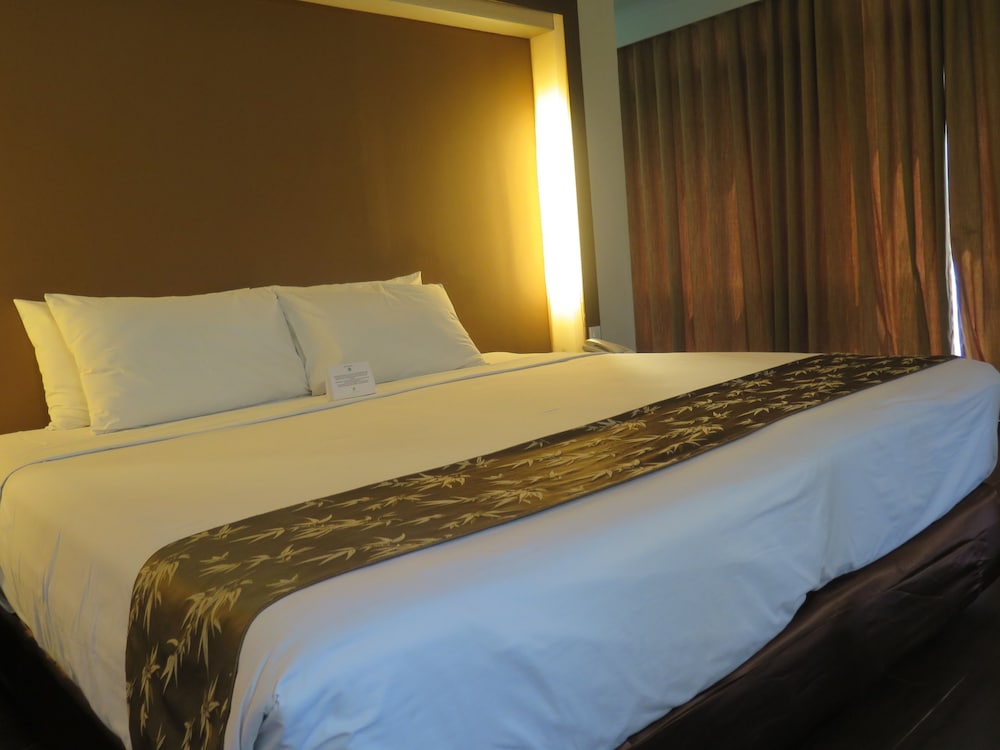 The Ritz Hotel At Garden Oases 8/33