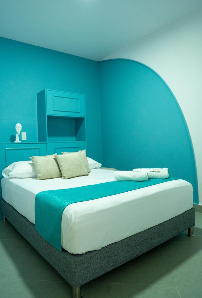 Hotel Chromatic 20/50