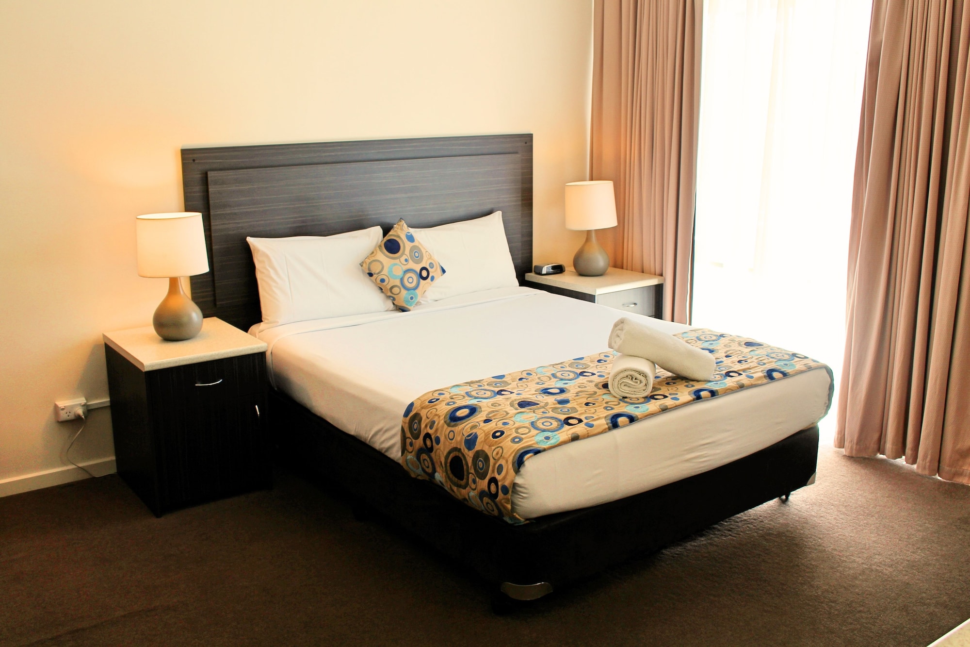 Deluxe, Queen Bed