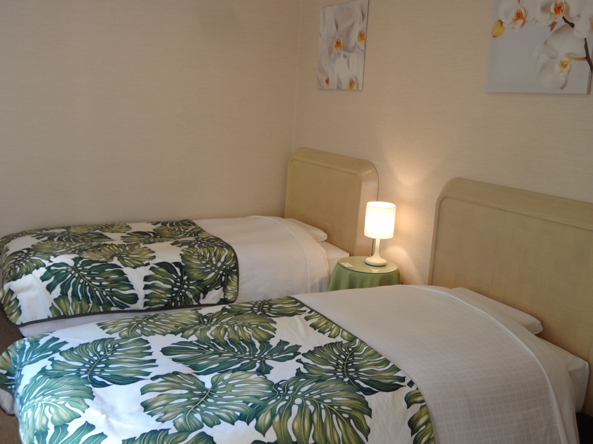Style, Tropical, Standard, Twin Beds
