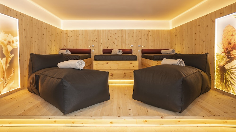 BEAUTY & SPORTHOTEL TIROLERHOF 39/50