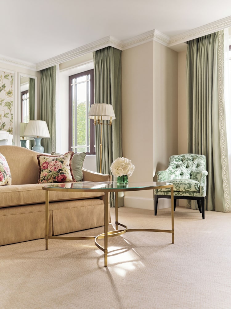 The Dorchester Hotel 33/48