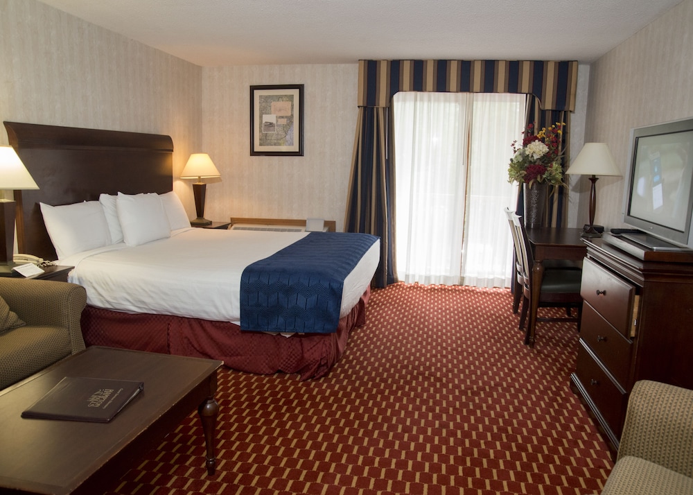 Hampton Falls Inn 12/44