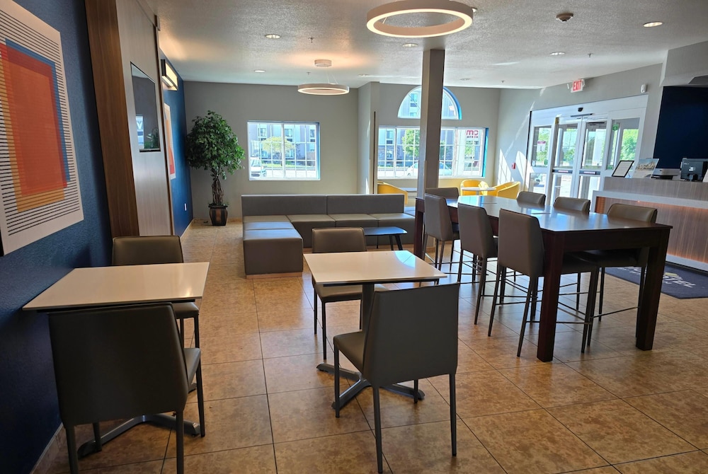 Microtel Inn Council Bluffs 38/50