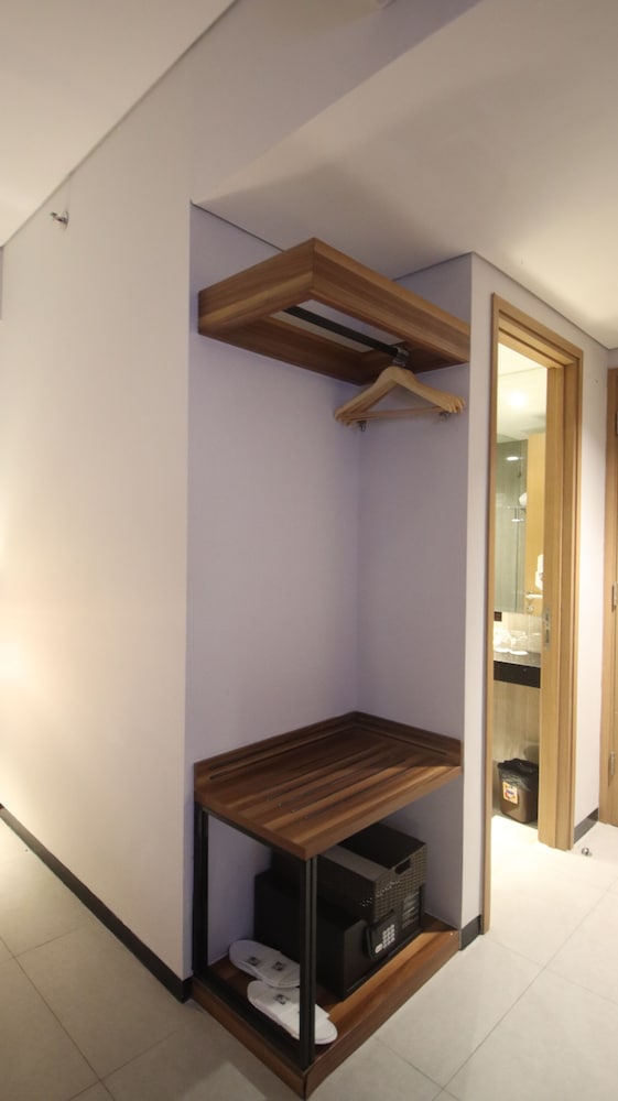Swiss-Belinn Timika 6/41