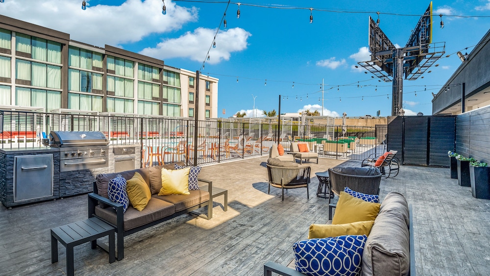 Holiday Inn Dallas Market Ctr Love Field, an IHG hotel 58/66