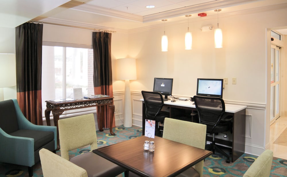 Holiday Inn Express Hotel & Suites Vicksburg 63/74